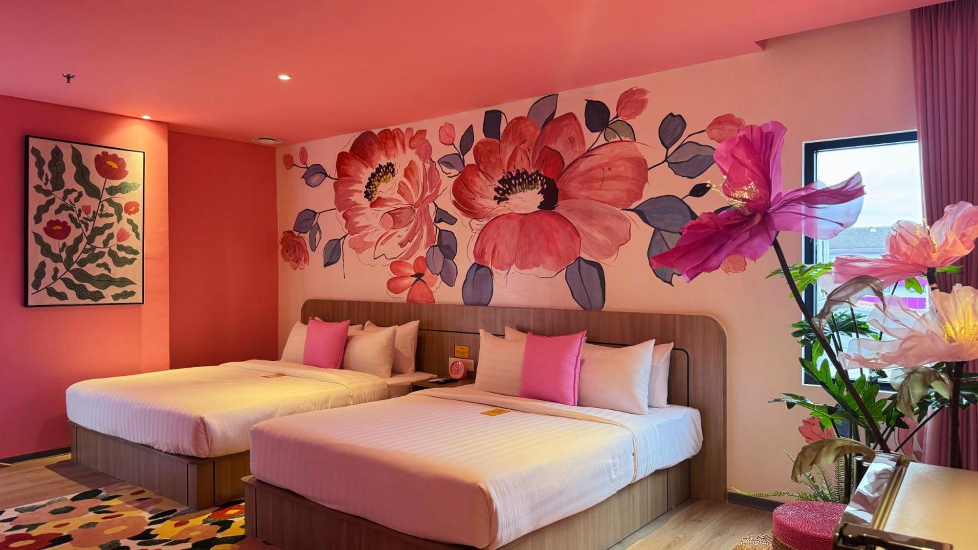 Yellow Bee Resort Cililitan Джакарта Екстериор снимка