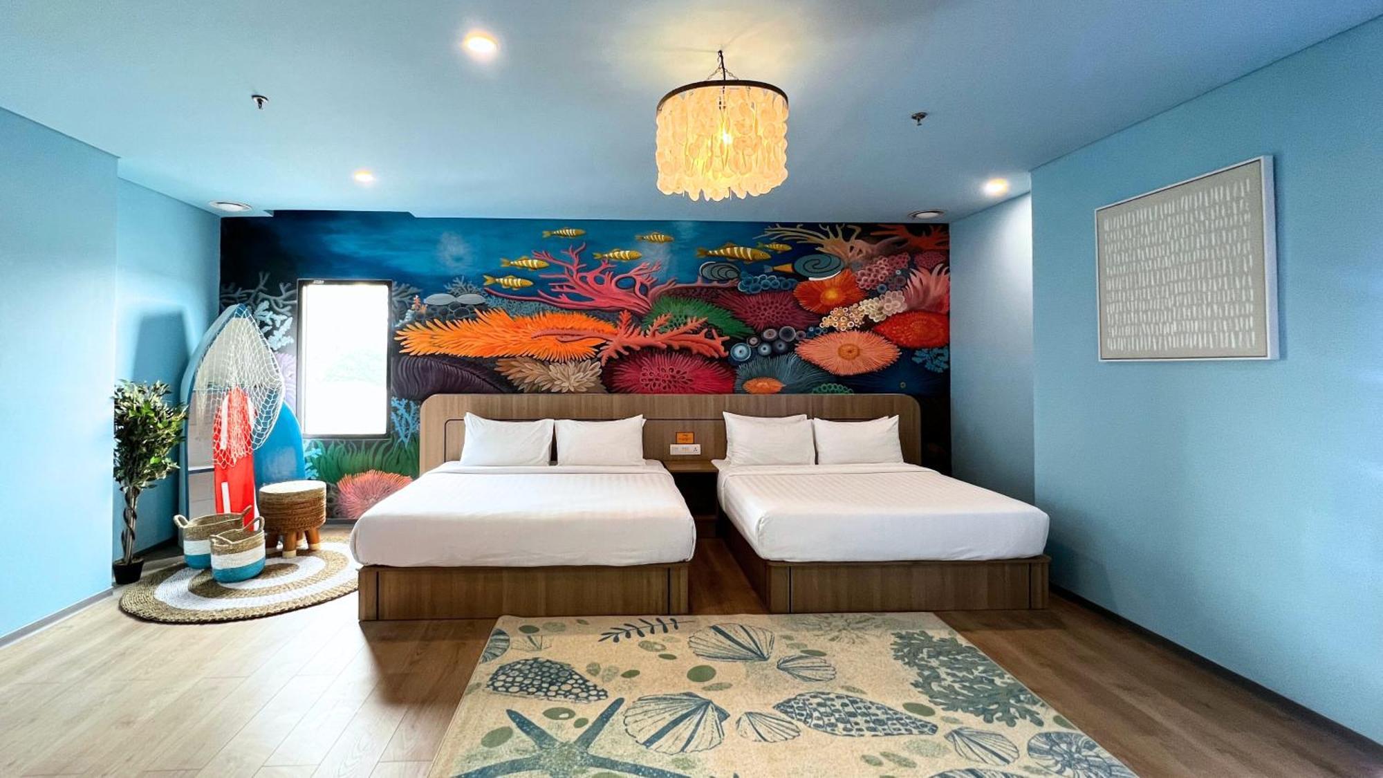 Yellow Bee Resort Cililitan Джакарта Екстериор снимка