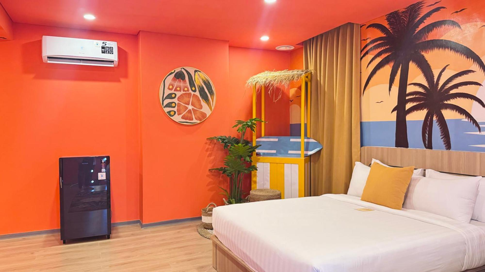 Yellow Bee Resort Cililitan Джакарта Екстериор снимка