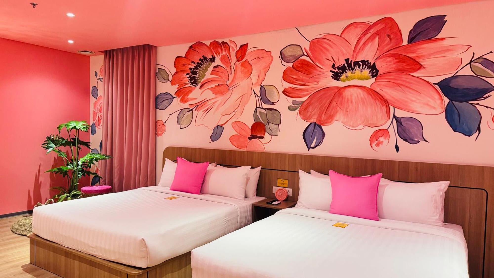 Yellow Bee Resort Cililitan Джакарта Екстериор снимка