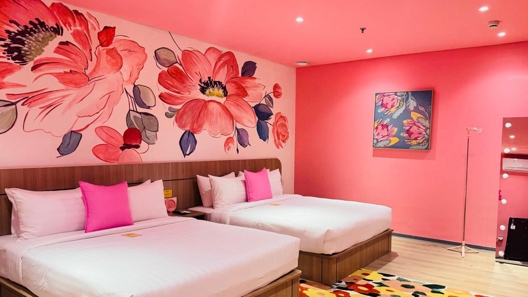 Yellow Bee Resort Cililitan Джакарта Екстериор снимка