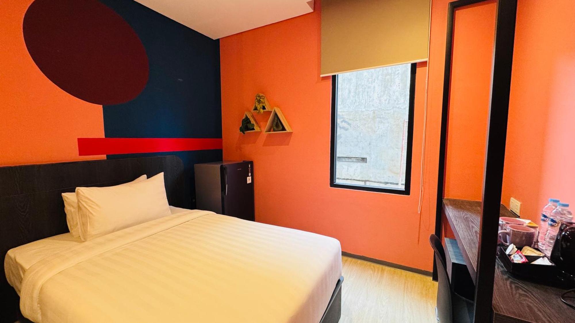 Yellow Bee Resort Cililitan Джакарта Екстериор снимка